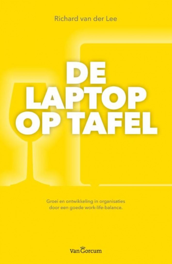 De laptop op tafel