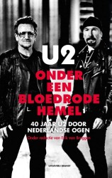 U2 onder een bloedrode hemel