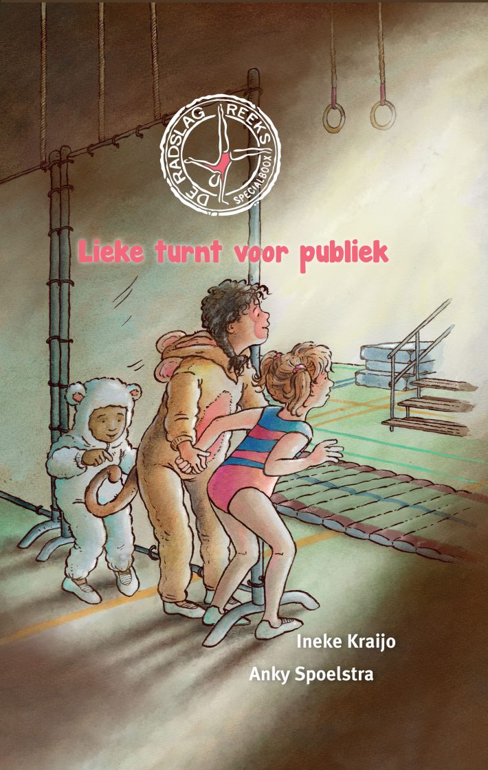 Lieke turnt voor publiek