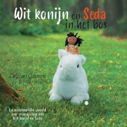 Wit konijn en Seda in het bos