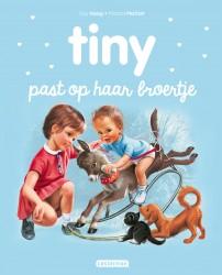 Tiny past op haar broertje