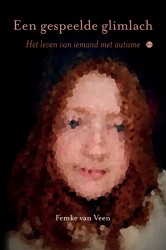 Een gespeelde glimlach