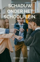 Schaduw onder het schoolplein.
