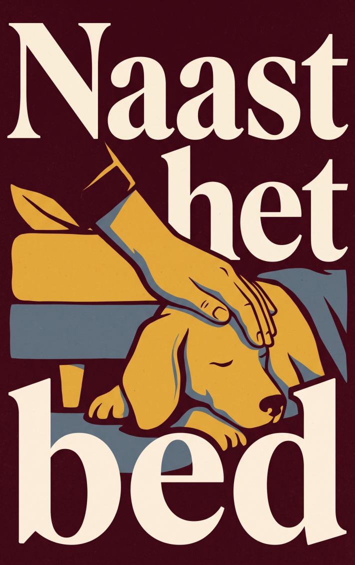Naast het bed